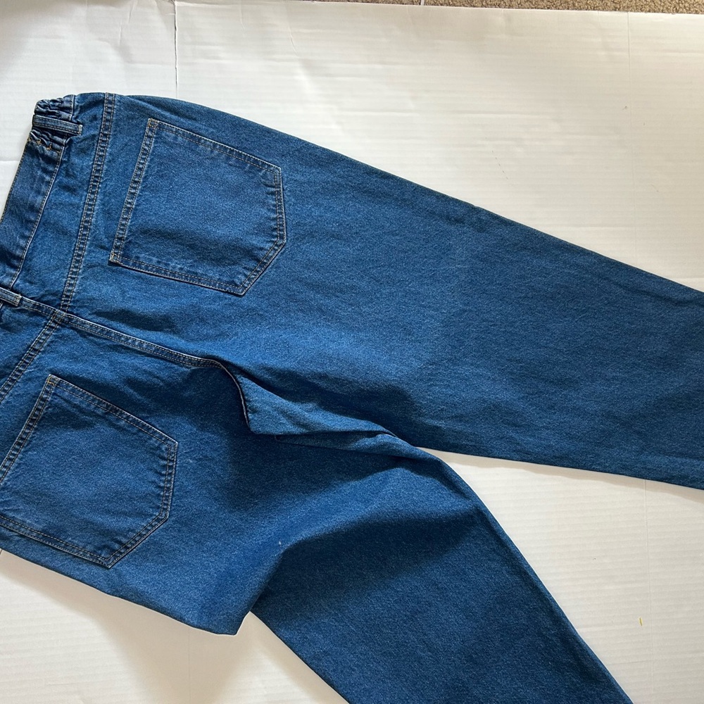 Scandia Woods is the maker of these jeans. The size is 36s.
